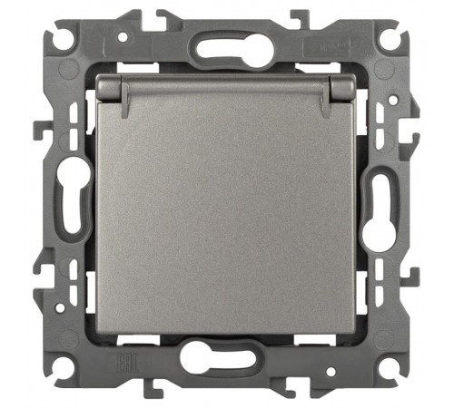 Розетка ЭРА Серия 12 12-2103-16 , с заземлением со шторками с крышкой, 16А-250В, титан   Б0065722  ЭРА