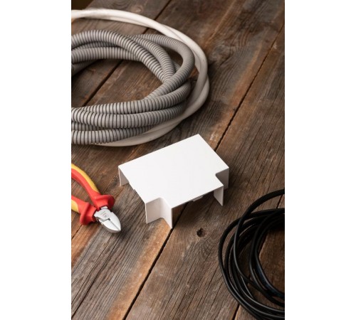 Угол Т-образный (80х40) белый -Plast  t-80-40  EKF