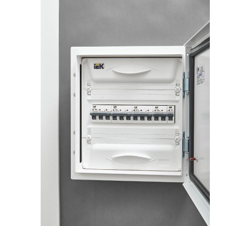 Выключатель автоматический трехполюсный M06N 3P C 10А 6кА ARMAT  AR-M06N-3-C010  IEK