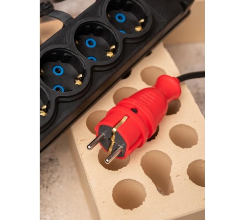 Вилка красная каучуковая прямая 230В 2P+PE 16A IP44 PRO  RPS-011-16-230-44-rr  EKF