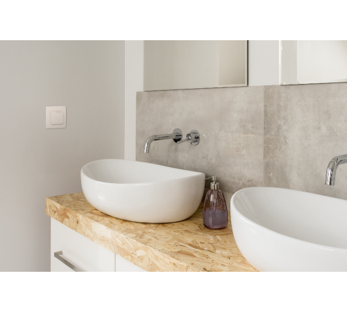 Розетка с заземлением IP44 - Legrand Etika - со шторками с защитной крышкой 16А 250В безвинтовые зажимы - слоновая кость  672326  Legrand