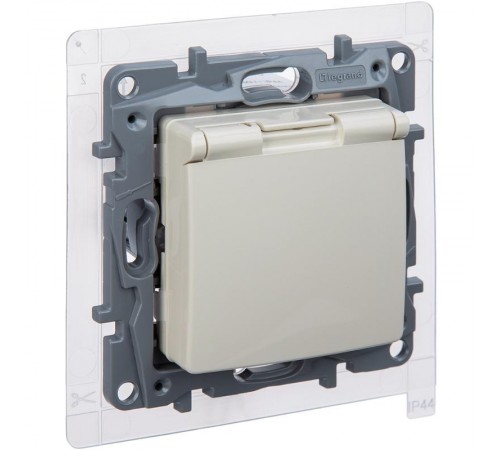 Розетка с заземлением IP44 - Legrand Etika - со шторками с защитной крышкой 16А 250В безвинтовые зажимы - слоновая кость  672326  Legrand