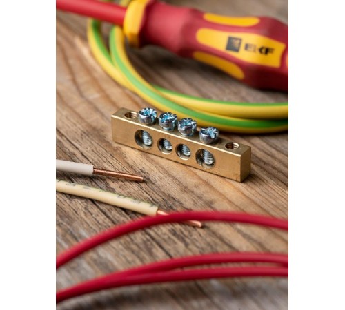 Шина PEN "ноль-земля" (6х9мм) 4 отверстия латунь крепеж по краям EKF PROxima  sn0-63-04-k  EKF