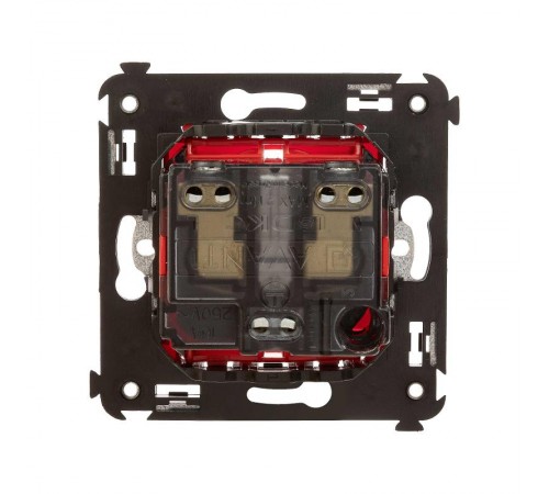 Розетка в стену, 2P+E, с з/ш, "Avanti", "Красный квадрат"  4401003  DKC