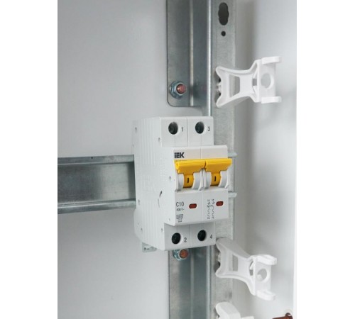 Выключатель автоматический двухполюсный ВА47-60M 2Р 10А 6кА С KARAT  MVA31-2-010-C  IEK