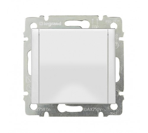 Valena Белый Розетка 1-ая с/з с крышкой защ. шторки IP21  774422  Legrand