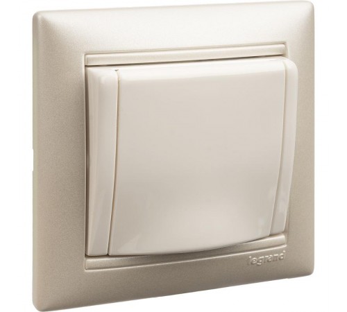 Valena Белый Розетка 1-ая с/з с крышкой защ. шторки IP21  774422  Legrand