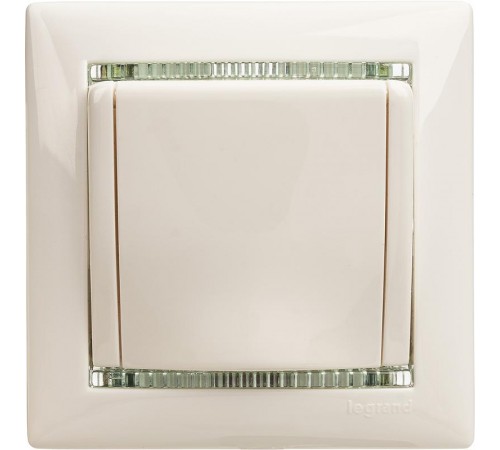 Valena Белый Розетка 1-ая с/з с крышкой защ. шторки IP21  774422  Legrand