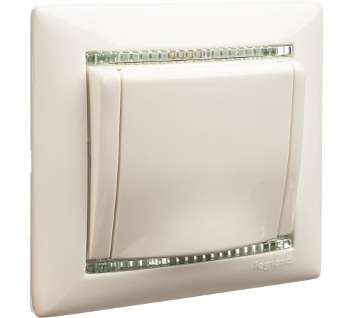 Valena Белый Розетка 1-ая с/з с крышкой защ. шторки IP21  774422  Legrand