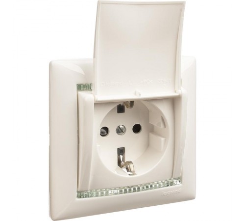 Valena Белый Розетка 1-ая с/з с крышкой защ. шторки IP21  774422  Legrand
