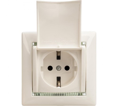 Valena Белый Розетка 1-ая с/з с крышкой защ. шторки IP21  774422  Legrand