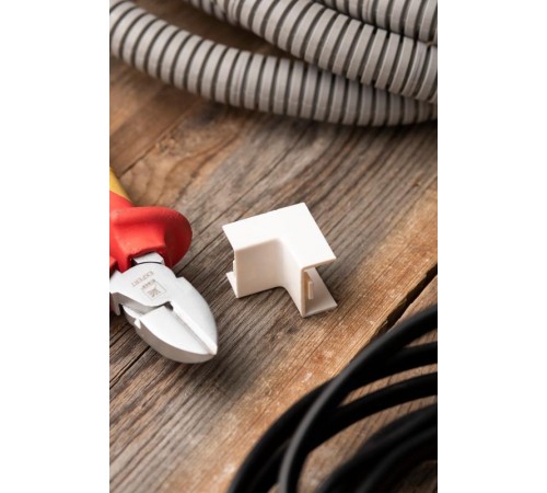 Угол внутренний (20х10) (4 шт) Plast EKF PROxima Белыйibw-20-10x4EKF