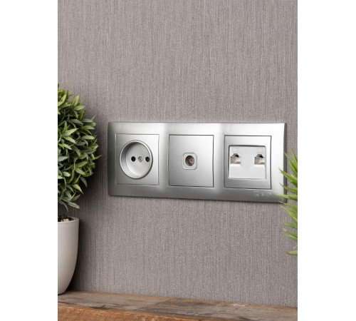 Валенсия Рамка 3-местная сталь EKF   EWM-G-303-30   EKF