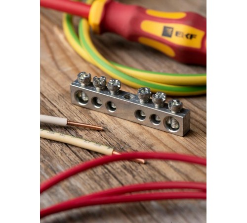 Шина PEN "ноль-земля" (6x9мм) 6 отв. цинк крепеж по центру  sn1-63-06  EKF