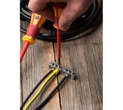 Шина PEN "ноль-земля" (6x9мм) 6 отв. цинк крепеж по центру  sn1-63-06  EKF