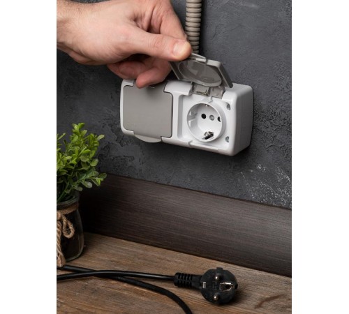 Мурманск Розетка 2-местная 16А с заземлением с крышкой IP54 серый с защитными шторками EKF  EFR16-129-30-54  EKF