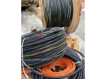 СИП — тип провода, предназначенного для передачи и распределения электрической энергии в воздушных силовых и осветительных сетях напряжением от 0,6/1 кВ или до 35 кВ.